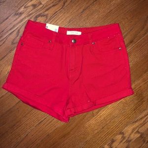 Boyfriend style shorts in Red